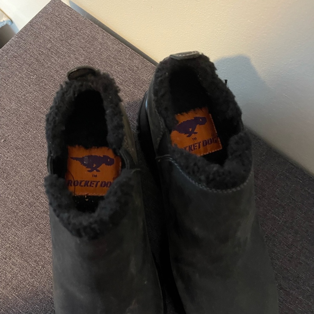 Black platform shoe boots, warm for cooler days. Size 7